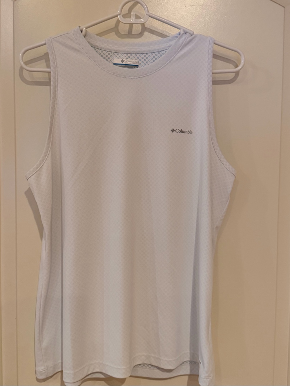 Columbia Women’s White tank top Omni-Freeze size large EUC